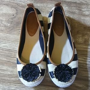 Black and tan flats